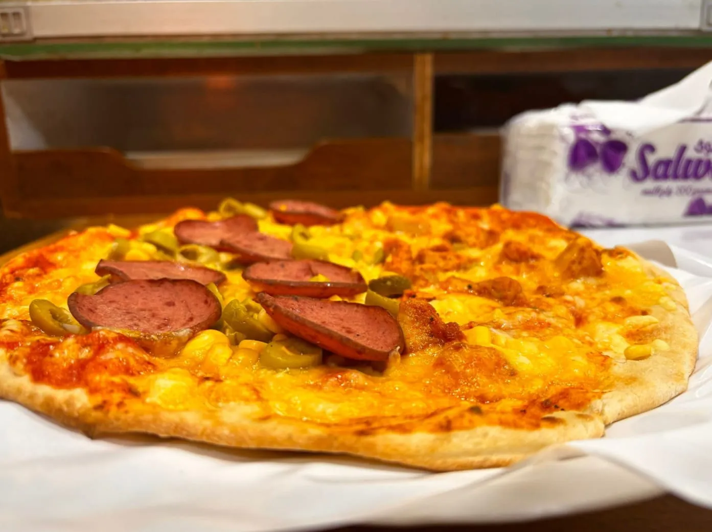 بيتزا عيمك سلامي - بيتزا طابون مع شرائح السلامي الطازجة